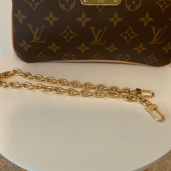 Louis Vuitton Pochette Liv Monogram - Picture 9 of 12